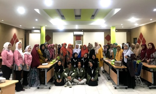 Mahasiswa Kukerta Terintegrasi Unri bersama para peserta Workshop STEAM ECE se-Kota Pekanbaru di Gedung LPPM Unri.(foto: istimewa)