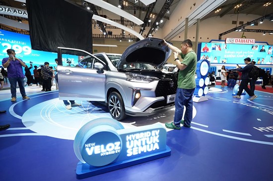 New Toyota Veloz Hybrid.