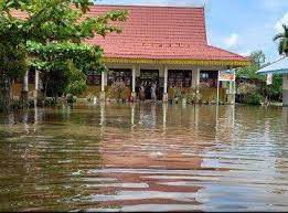 Sekolah terdampak banjir di Riau.(ilustrasi/int)