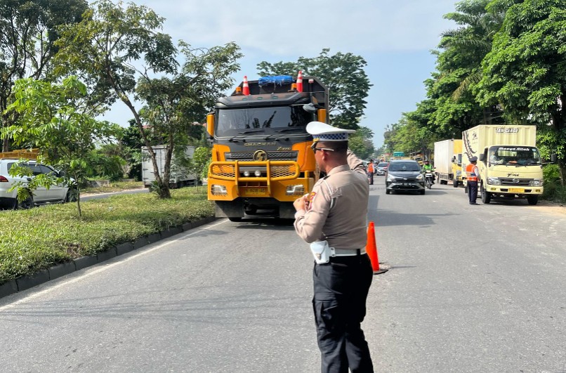 Truk ODOL dilarang melintas siang hari di Pekanbaru (foto/dini)