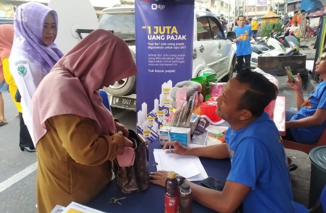 Pojok pajak diadakan langsung dekat dengan lokasi gedung  perayaan pertunjukan Bakar Tongkang (foto/ist)