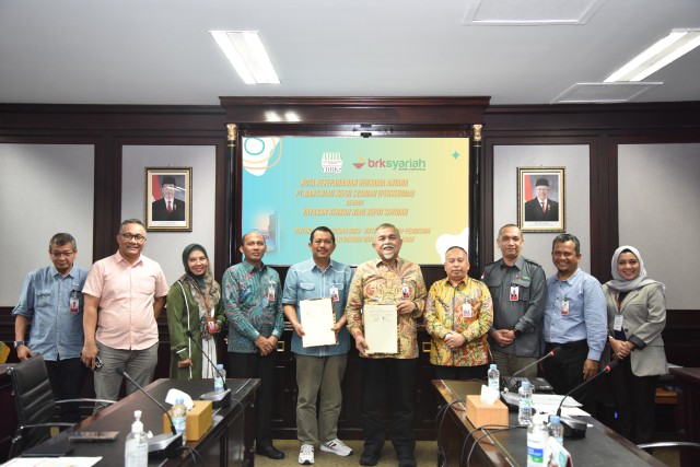 BRK Syariah bersama Yayasan BRKS melakukan penandatangan MoU tentang penerbitan produk CWLD Seri 001 (foto/ist)