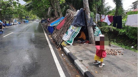 Gubuk pengungsi Rohingya padati belakang Komplek Purna MTQ Pekanbaru (foto/tribunpku)