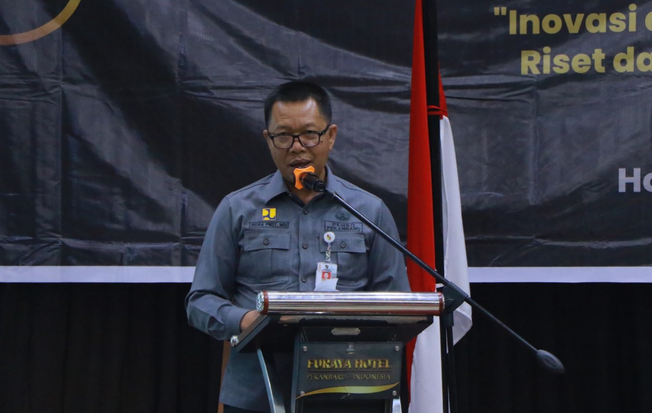 Sekda Pekanbaru, Indra Pomi menjadi narasumber dalam seminar Keinsinyuran PII (foto/int)