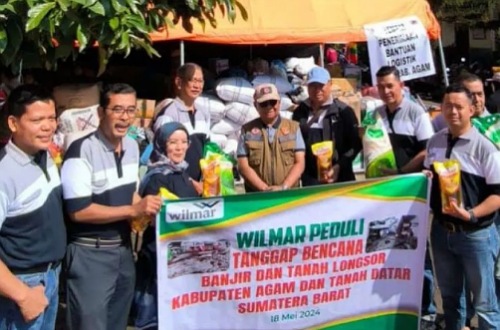 Wilmar salurkan bantuan untuk korban bencana Galodo di Agam dan Tanah Datar.(foto: antaranews.com)