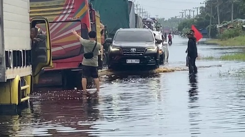 Banjir di Pelalawan beberapa waktu lalu.(foto: int)