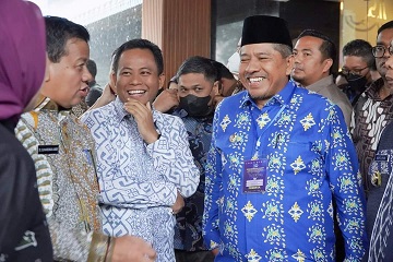 Wabup Rohil Sulaiman (tengah) bersama kepala daerah lainnya saat Rakor Nasional di Jakarta (foto/ist)