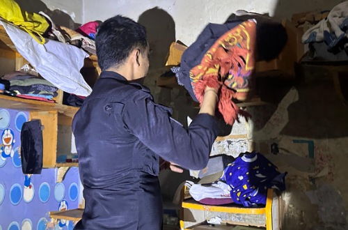 Razia kamar hunian Lapas Kelas IIA Pekanbaru.(foto: sri/halloriau.com)