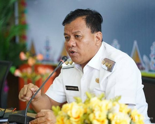 Bupati Kuantan Singingi, Suhardiman Amby.
