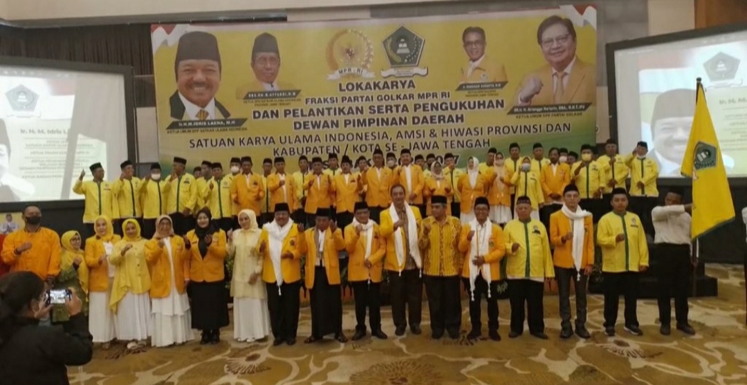 Foto bersama. (Dok. Idris Laena) 