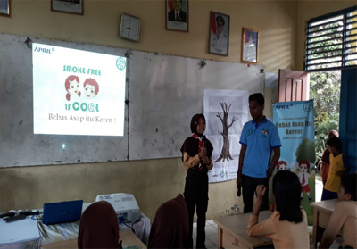 Siswa SDN 1 Rawang Kao mengungkapkan harapan mereka agar masyarakat tidak membakar lahan dengan cara bakar.