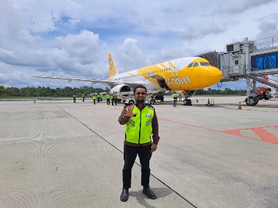 Ketua Asita Riau, Dede Firmansyah saat di Bandara SSK II Pekanbaru (foto/ist)