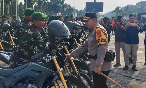 Kapolresta Pekanbaru, Kombes Pol Jeki Rahmat Mustika saat cek kesiapan personel pengamanan Pemilu 2024 di Pekanbaru.(foto: istimewa)