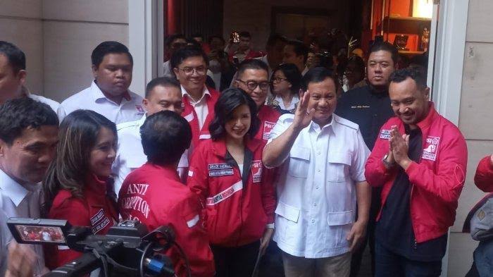 Prabowo bersama para petinggi PSI di kediamannya.(foto: int)