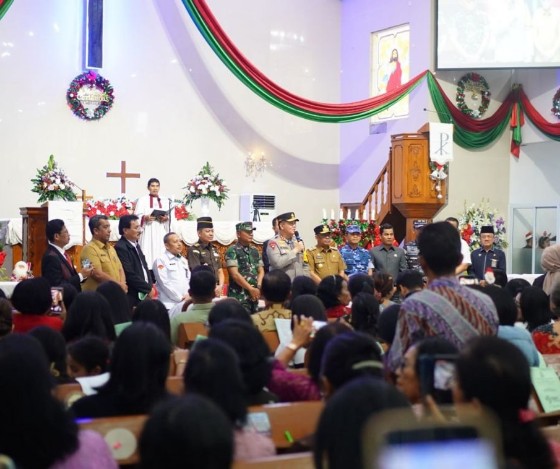 Pj Gubri Rahman Hadi bersama Forkopimda Provinsi Riau melakukan peninjauan di Gereja dan Pos Pengamanan, Selasa (24/12/2024). 