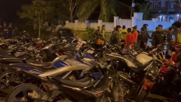 Patroli malam Satlantas Polres Pelalawan berhasil amankan puluhan motor modifikasi (foto/ist)