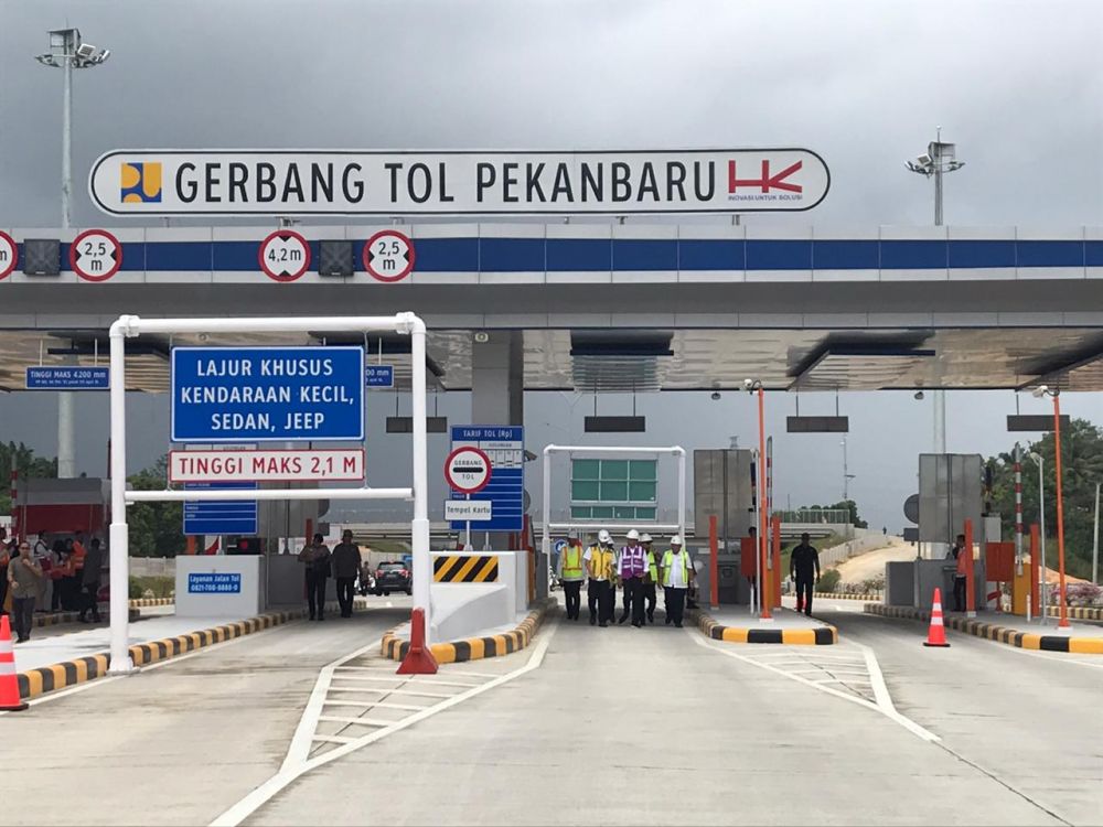 Sopir Pikap bawa durian asal Sumbar dtilang gegara lawan arah di Tol Pekanbaru-Dumai (foto/int)