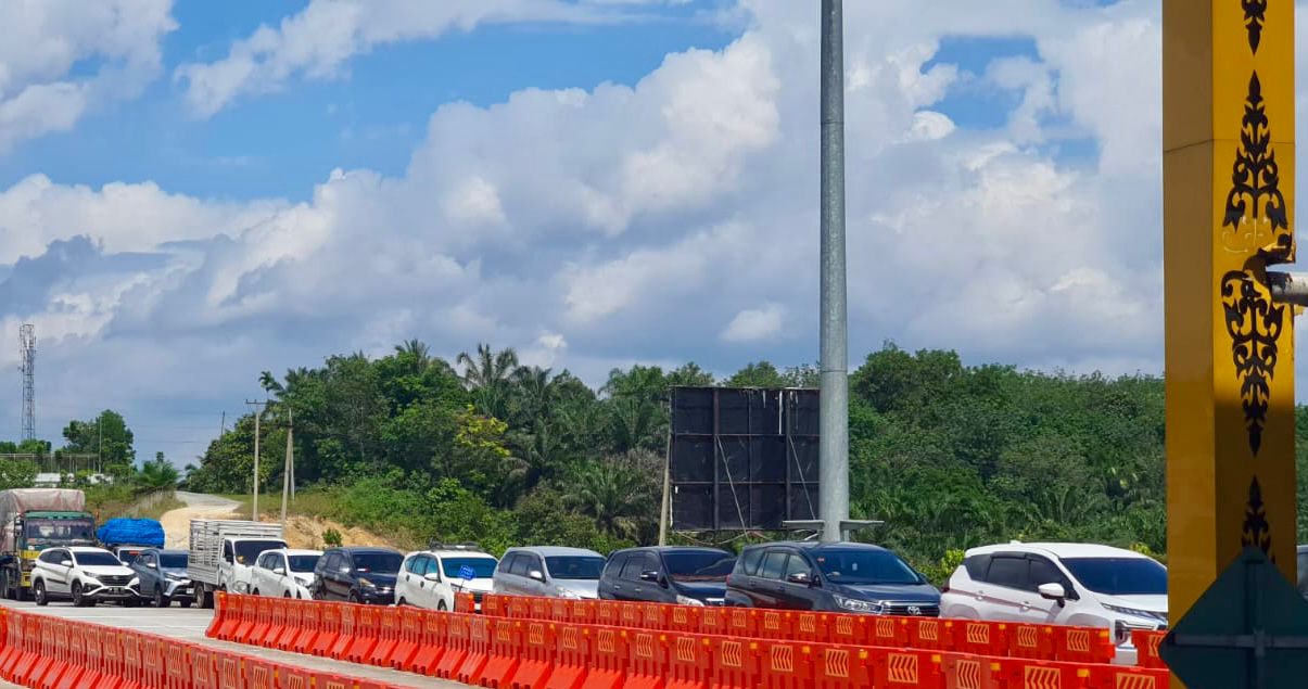 HK mencatat terjadi lonjakan trafik kendaraan di Tol Pekanbaru-XIII Koto Kampar (foto/ist)