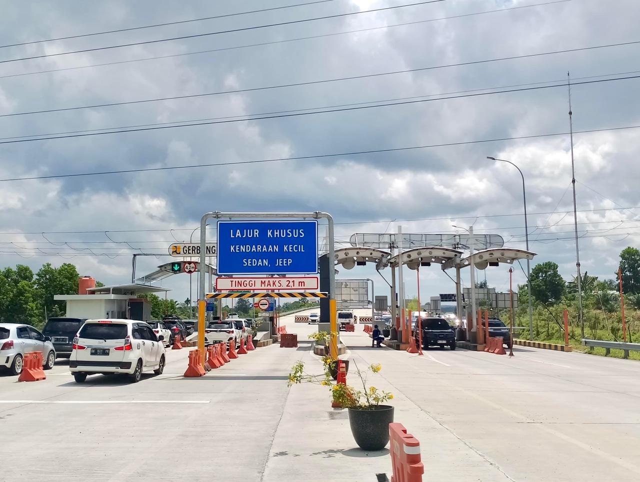 Kenaikan volume kendaran di Tol Pekanbaru-XIII Koto Kampar selama libur Nataru (foto/int)