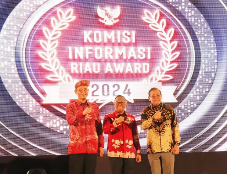 (ka-ki) Ketua KI Pusat Dr Donny Yusgiantoro, Pj Gubri Dr Rahman Hadi, dan Ketua KI Riau Tatang Yudiansyah (foto/ist)