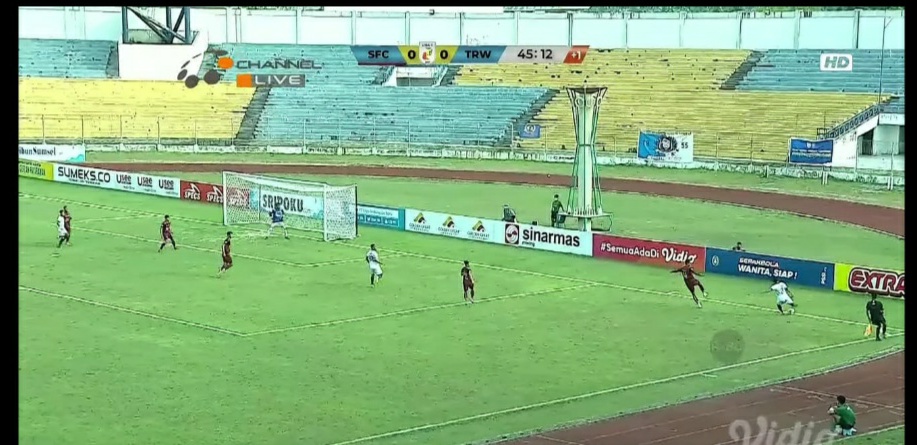 Pertandingan Liga 2 Grup A putaran kedua, PSPS Riau Vs Sriwijaya FC di Stadion Kaharuddin Nasution, Rumbai, Rabu (17/11/2021).