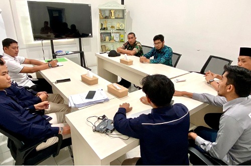Rapat persiapan pelaksanaan kegiatan servis motor gratis untuk ojol di Masjid Raya An-Nur Riau.(foto: istimewa)