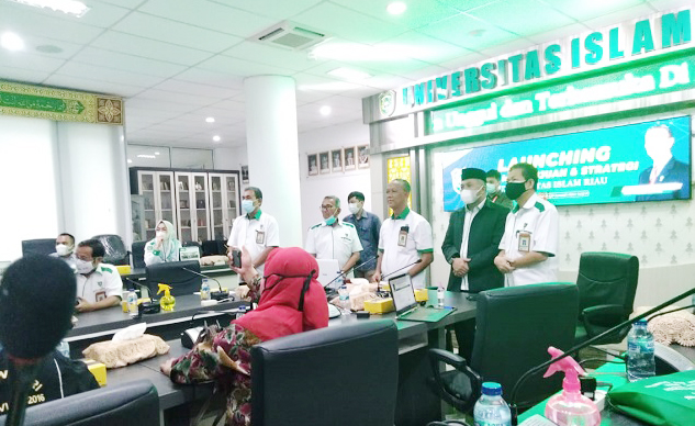 Launching yang dilaksanakan langsung rektor UIR Prof Syafrinaldi SH MH tersebut dihadiri seluruh wakil rektor, tim penyusun visi dan misi 2041