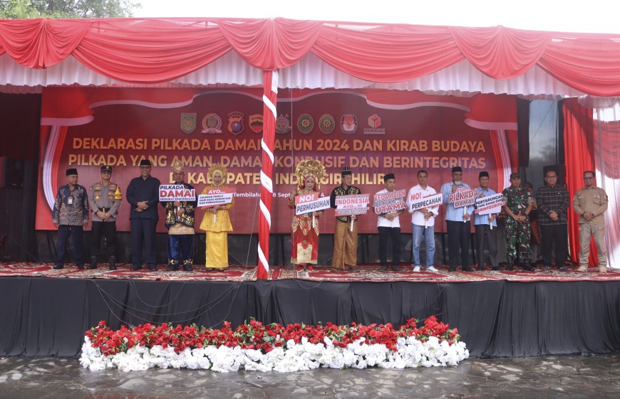 Keempat Paslon saat deklarasi damai di halaman Kantor Bupati Kabupaten Inhil (foto/Ayendra)