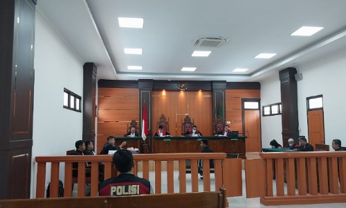 Sidang kasus pembunuhan sadis ibu dan anak di Pangean, Kuansing berlansgung di PN Taluk Kuantan.(foto: ultra/halloriau.com)