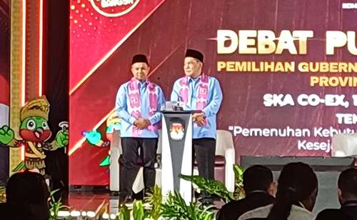 Paslon Abdul Wahid-SF Hariyanto saat debat publik kedua Pilgub Riau 2024.(foto: sri/halloriau.com)