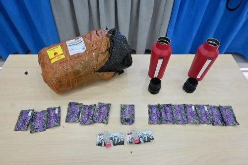 Lanud Roesmin Nurjadin dan Avsec gagalkan pengiriman 16 liquid diduga mengandung narkotika di Bandara SSK II Pekanbaru (foto/ist)