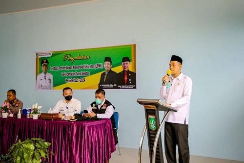 Walikota Dumai Paisal menyampaikan sambutan dalam kegiatan pengukuhan pengurus LPMK Kecamatan Dumai Selatan.