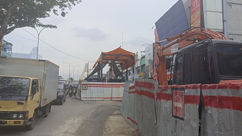 Pekerjaan proyek IPAL di Jalan Sudirman, Pekanbaru.