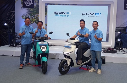 Top management PT CDN Riau saat launching Honda cuv e: dan icon e: di MalSKA Pekanbaru.(foto: barkah/halloriau.com)