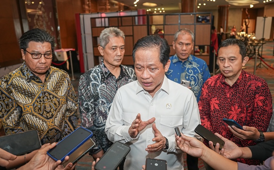 Menteri LH/Kepala BPLH, Hanif Faisol Nurofiq sedang memberikan keterangan. Foto IST