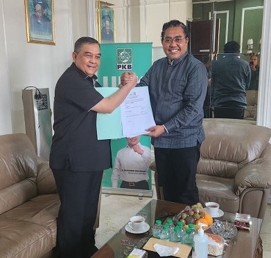 Setelah proses pengembalian berkas pendaftaran ke desk Pilkada DPW PKB Riau awal Mei lalu, mantan Gubernur Riau, Edy Natar Nasution kemudian tuntas mengikuti fit and proper test oleh DPP PKB di Jakarta, Rabu (5/6/2024).