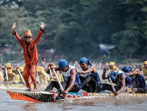 ilustrasi Festival pacu jalur.