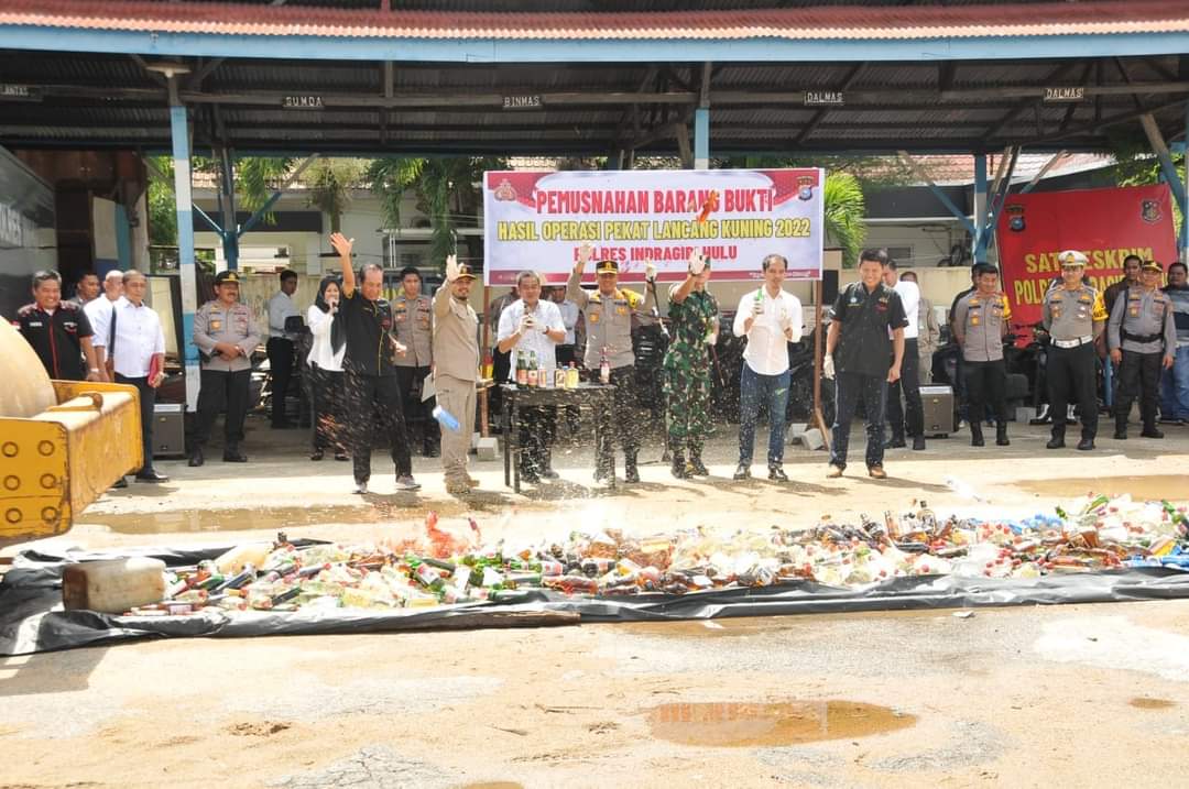 Kegiatan pemusnahan barang bukti hasil Ops Pekat Lancang Kuning 2022.(foto: andri/halloriau.com)