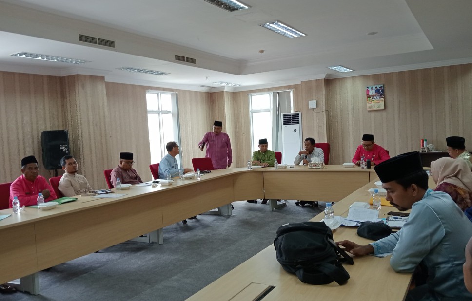 Plt Bupati Rohil, Sulaiman, memimpin rapat evaluasi kinerja OPD (foto/afrizal)