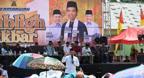 Abdul Wahid saat tabligh akbar bersama UAS di Bengkalis.(foto: sri/halloriau.com)