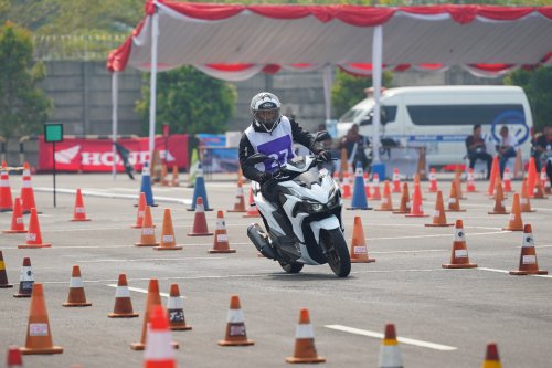 Honda Riau bagikan 4 jurus #Cari_Aman saat naik motor.(foto: istimewa)