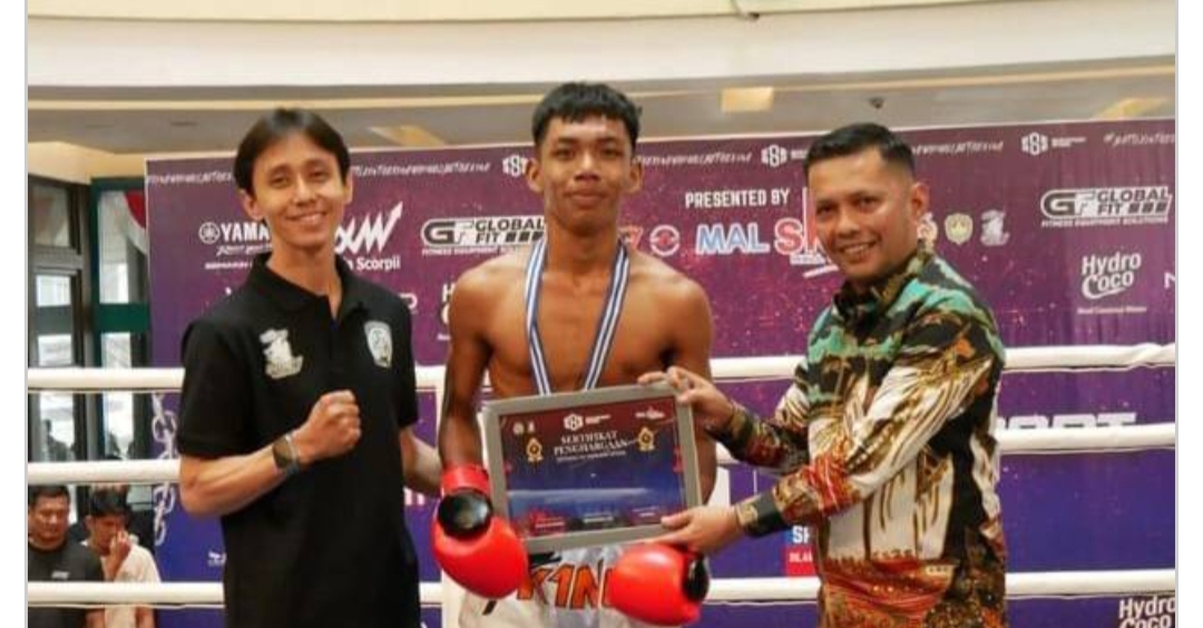 Wakil Ketua DPRD Pekanbaru, TAF hadir  menyaksikan SKA Sport Show Fight Day (foto/Mimi)