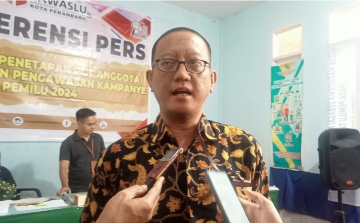 Pelaksana harian (Plh) Ketua Bawaslu Kota Pekanbaru, Taufik Hidayat (foto/rinai-halloriau)