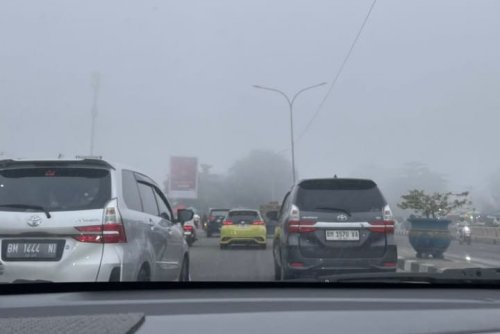 Pekanbaru diselimuti kabut tebal (foto/ist)