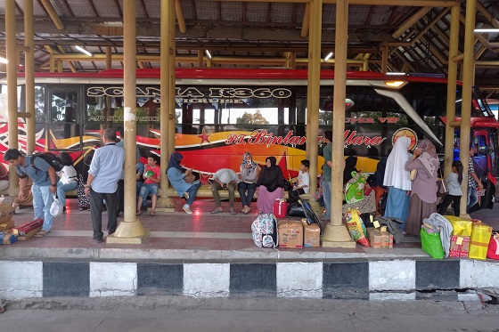 Suasana di terminal Antar Kota Antar Provinsi (AKAP) Bandar Raya Payung Sekaki (BRPS) Pekanbaru, pada Senin (27/6/2022)