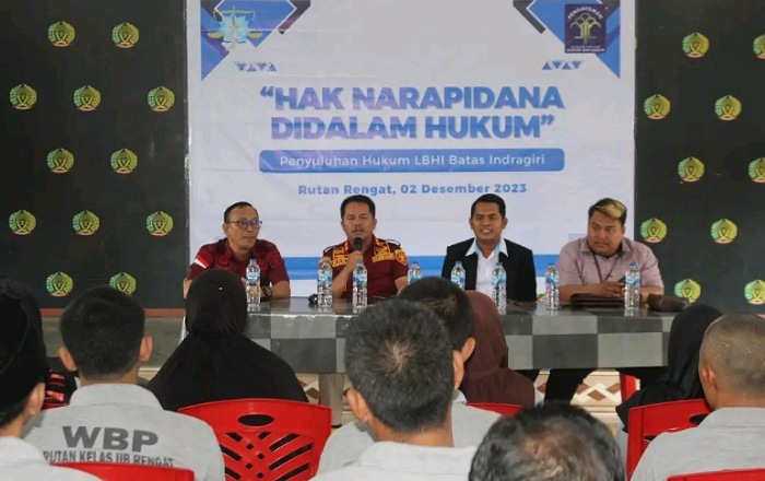 LBH Batas Indragiri saat sosialisasi bantuan hukum kepada WBP Rutan Rengat.(foto: andri/halloriau.com)