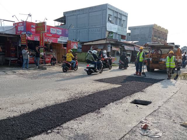 Ilustrasi Pemko Pekanbaru harus prioritaskan perbaikan jalan dalam APBD Perubahan 2024 (foto/int)