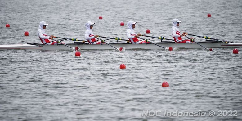 Tim Indonesia di cabang olahraga rowing nomor quadruple sculls putri tengah tampil di babak preliminary SEA Games 2021 Vietnam. 