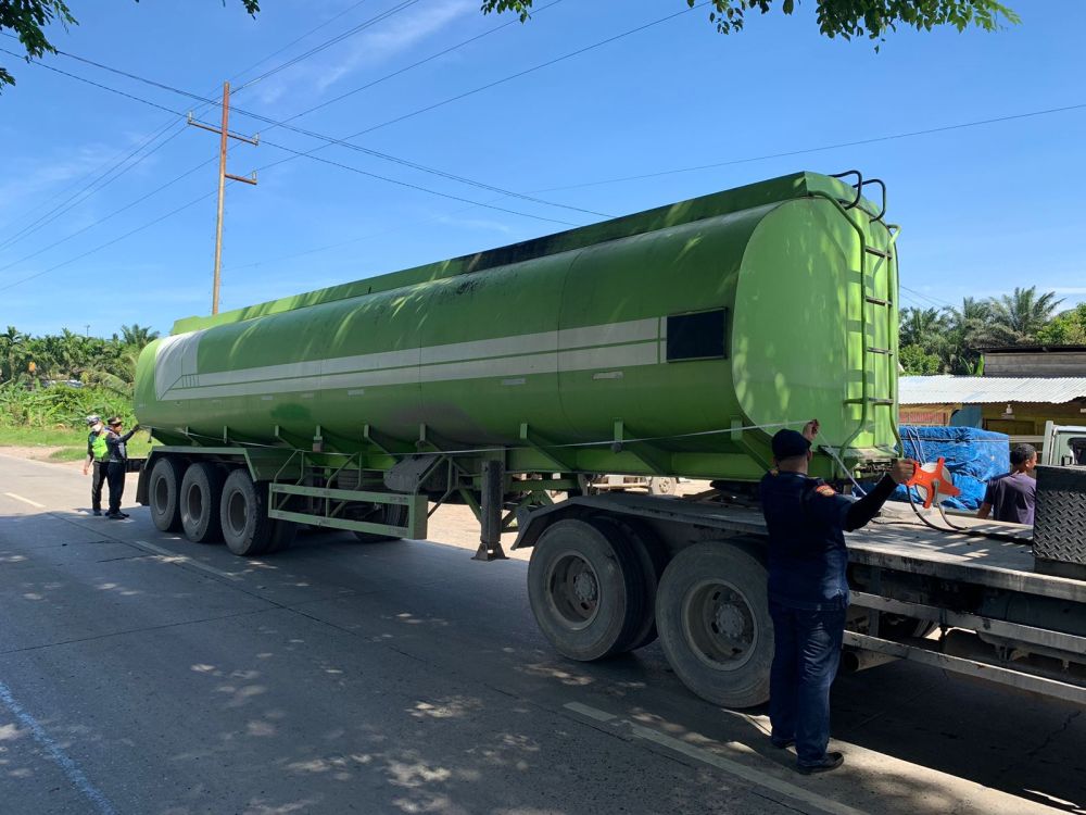 Razia truk ODOL yang digelar Dishub Riau di Kota Dumai.(foto: mcr)