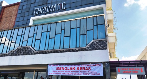 Chromatic Family Karaoke maish beroperasi meski izin belum diperbarui.(foto: doc/halloriau.com)